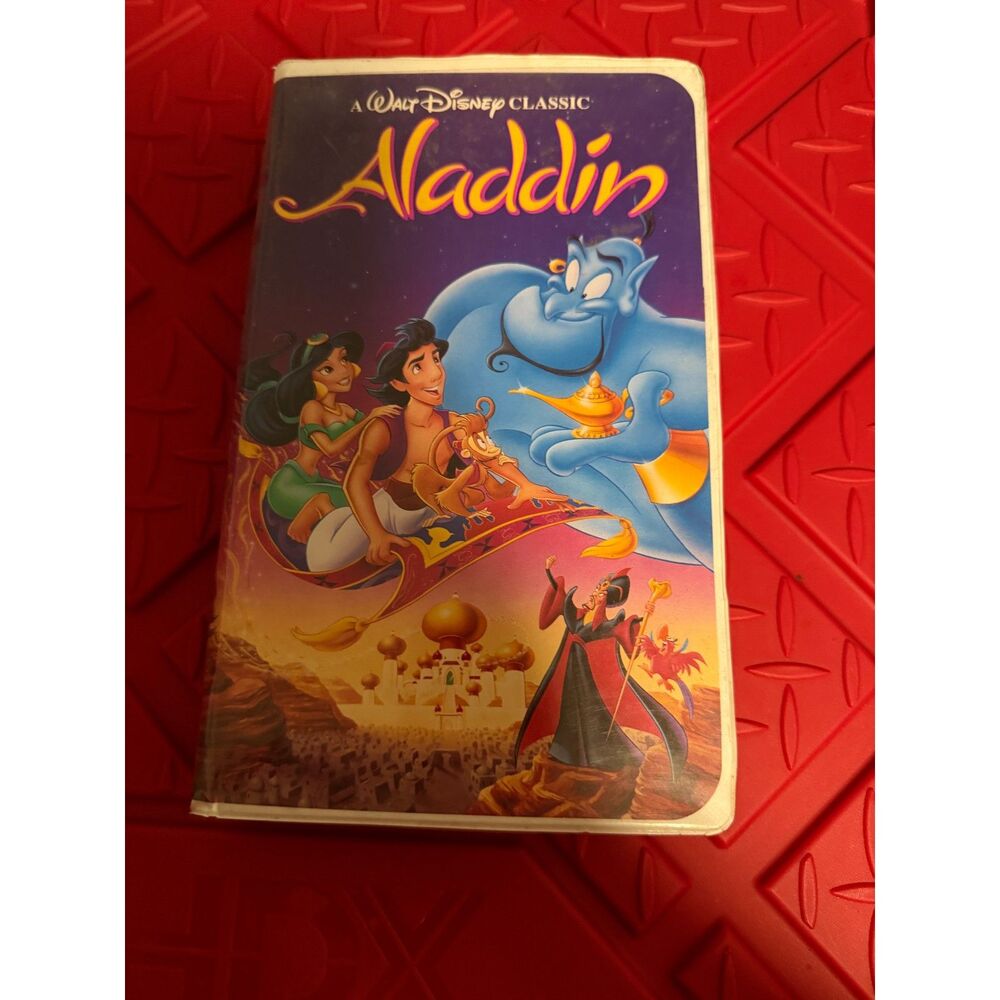 Disney Aladdin VHS White Clamshell Walt Disney Classic Home Video